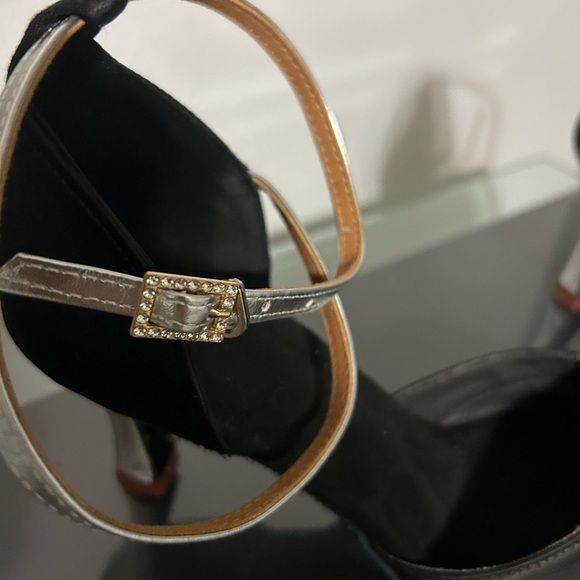 Elegant Black and Silver Heels - Picture 3 of 7